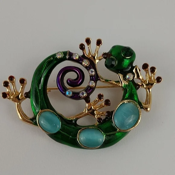 Gecko Lizard Brooch Pin Bow Tie Enamel Whimsical Fun Collectible - Picture 1 of 9